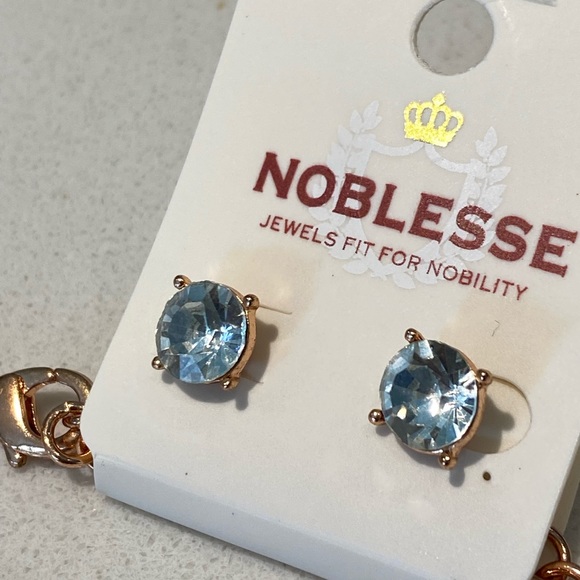 NWT Gorgeous Rhinestone Necklace w/Earrings - Picture 5 of 7